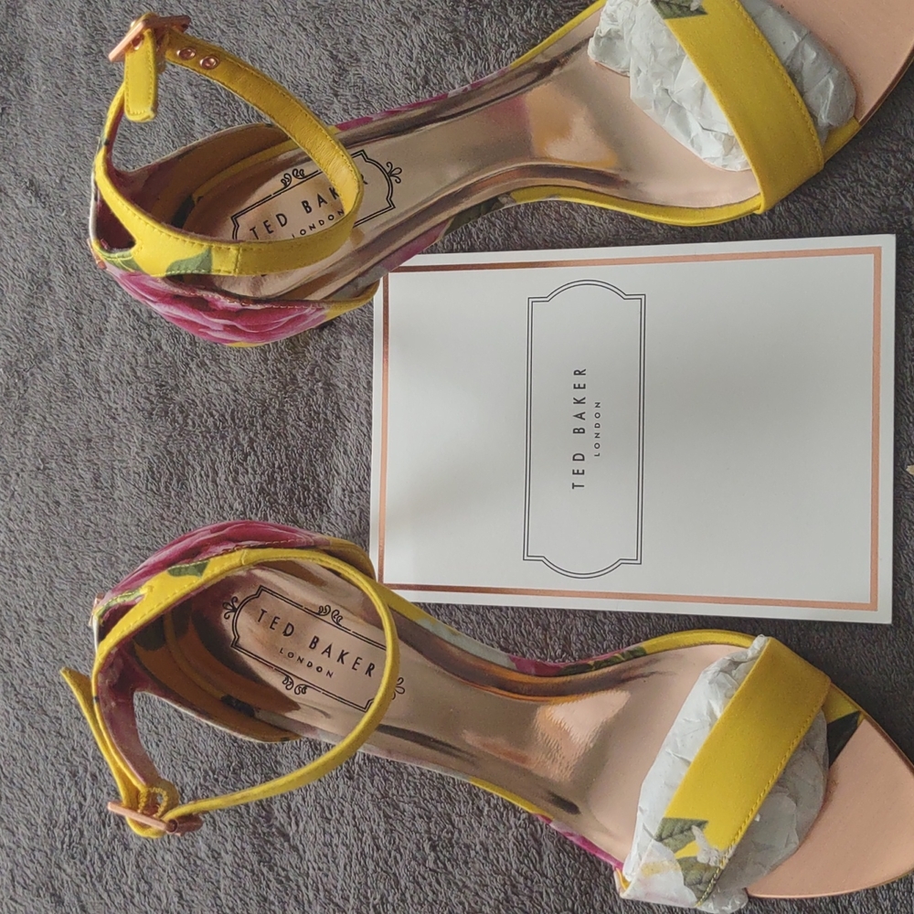 COPY - New✨✨Ted Baker if London beautiful roses shoes